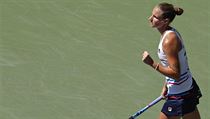 Karolína Plíšková se raduje z postupu do 2. kola US Open.