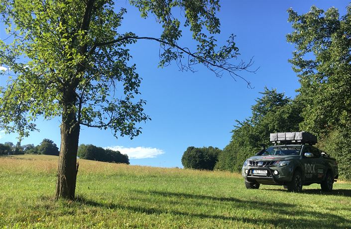 Mitsubishi L200 v nomádské úprav Rock Proof.