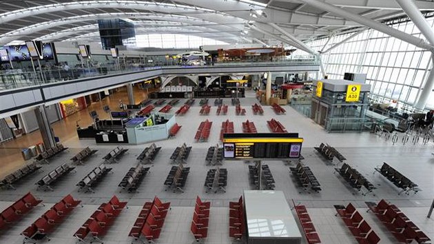 Prázdné letiště Heathrow u Londýna