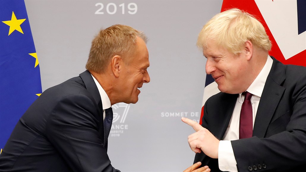 Britský premiér Boris Johnson a éf Evropské rady Donald Tusk na summitu G7.