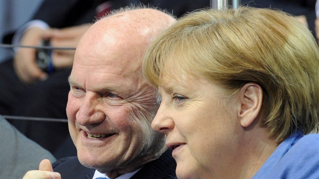 Ferdinand Piëch na fotce s Angelou Merkelovou.