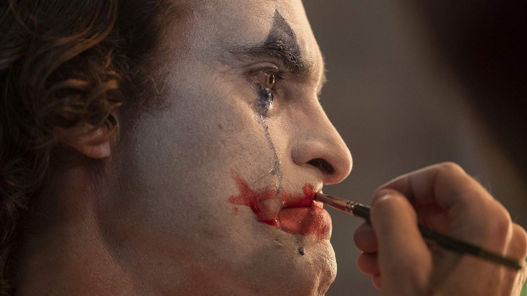 Herec Joaquin Phoenix v roli Jokera.