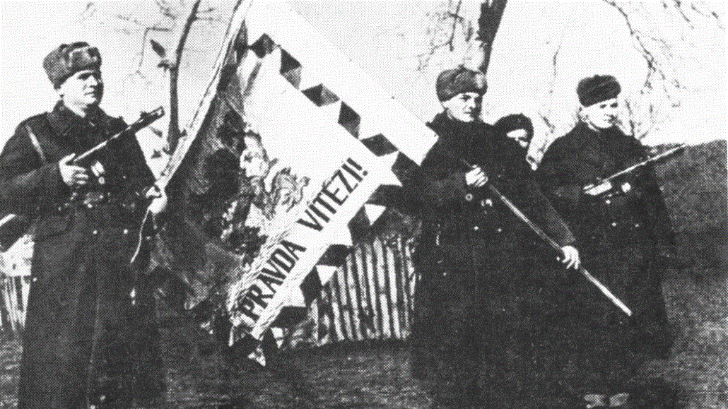 eskosloventí vojáci na východní front se zástavou.