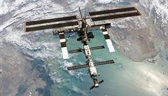Posdka ISS peparkovala lo, aby po nespnm pokusu umonila pistt lodi Sojuz s robotem