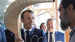 Francouzský prezident Emmanuel Macron na výstav v djiti summitu G7 (24....