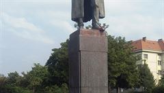 Nkolik lidí 24. srpna ásten oistili sochu marála Ivana Konva.