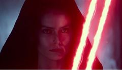 Zlá Rey (Daisy Ridley) z nové ukázky na film Star Wars: Vzestup Skywalkera...