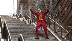 Tanec na schodech. Snímek Joker (2019). Režie: Todd Philips. | na serveru Lidovky.cz | aktuální zprávy