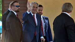 Prezident Miloš Zeman (uprostřed) přichází na zahájení mezinárodního agrosalonu...