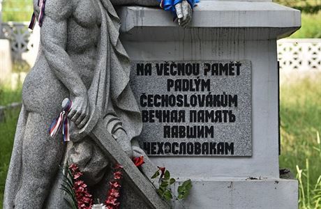 Pvodní legionáský památník na Moském hbitov ve Vladivostoku, jeden ze...