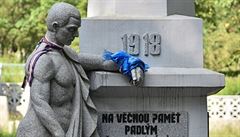 Pvodní legionáský památník na Moském hbitov ve Vladivostoku, jeden ze...