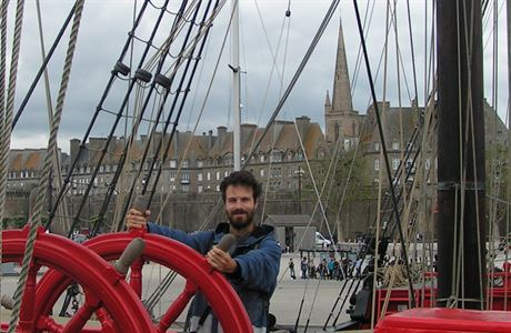 Na historick lodi u msta St. Malo, znm jako msto korzr.