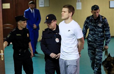 Ruský fotbalista Alexandr Kokorin u soudu.