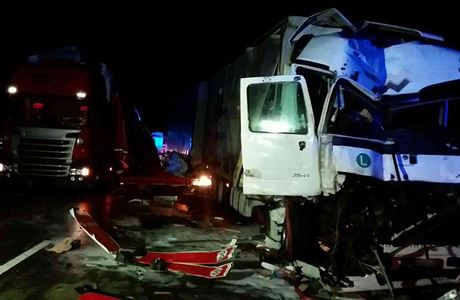 Dopravní nehoda dvou kamion blokuje dálnici D1 u kilometru 188 smr Brno....