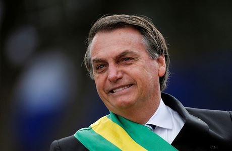Jair Bolsonaro bhem oslav dne brazilské nezávislosti. Poté podstoupil úspnou...