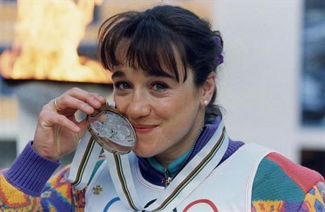 Blanca Fernandezová Ochoaová s bronzovou medailí ze ZOH 1992 z Albertville.