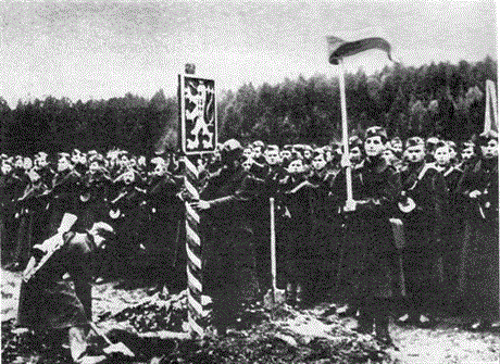 1. eskoslovenský armádní sbor po vstupu na osvobozené eskoslovenské území.