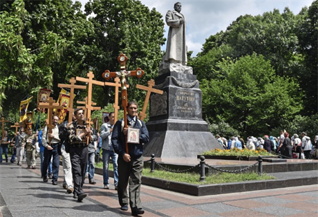 Citlivým místem je i kyjevský pomník sovětskému generálovi Vatutinovi, kterého...