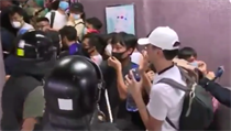 Policist zasahovali v metru v Hongkongu