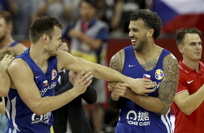 Jaromír Bohaík a Blake Schilb po vítzném utkání s Tureckem.