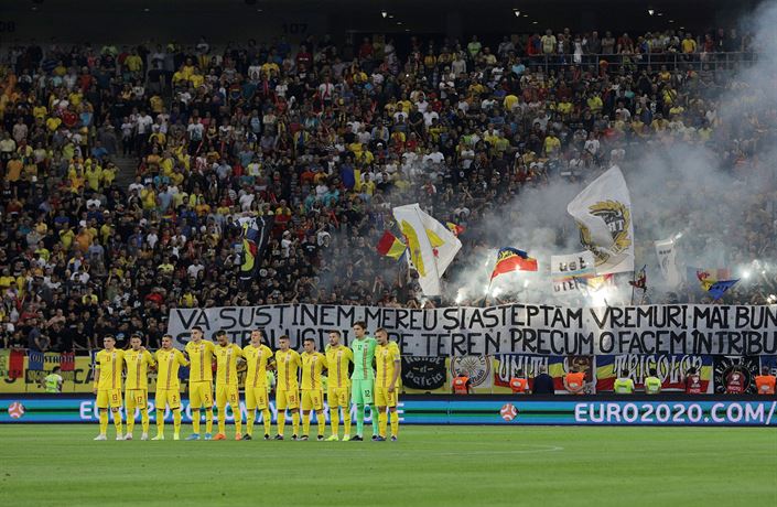 Fanou�ci Rumunska p�i minut� ticha.