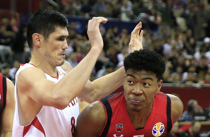Rui Haimura (vpravo) v souboji s Ersanem Ilyasovou z Turecka.