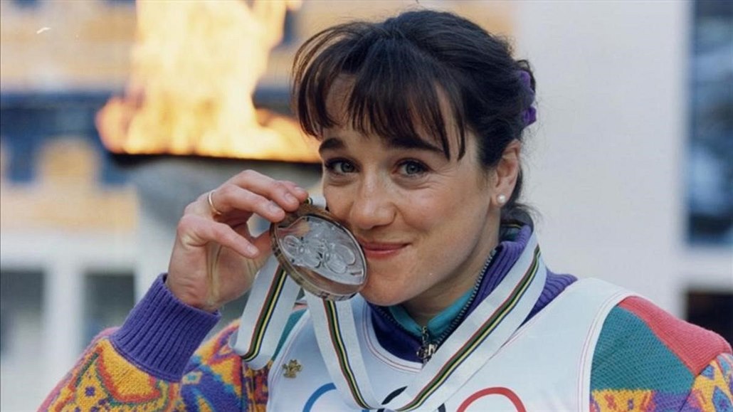 Blanca Fernandezová Ochoaová s bronzovou medailí ze ZOH 1992 z Albertville.