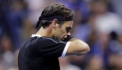 Roger Federer bhem zápasu s Grigorem Dimitrovem