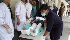 Zranný mu po výbuchu v centru Kábulu.