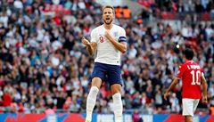 Harry Kane slaví jednu ze svých tí branek do sít Bulharska.