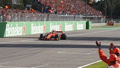 Leclerc prolomil devítileté čekání Ferrari na vítězství v Monze, Hamilton dojel třetí