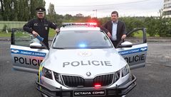 Ministr vnitra Jan Hamáek pedstavil nové vozy pro policii.