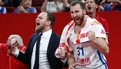 Čeští basketbalisté slaví postupovou porážku. I díky USA se zařadili mezi osm nejlepších týmů světa