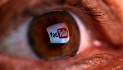 Youtube mazal komentáře kritické vůči čínské komunistické straně. Údajně kvůli chybě systému