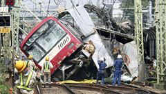 V Japonsku se srazil vlak s nkladnm autem, st soupravy vykolejila. Nehoda m jednoho mrtvho