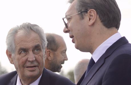 Srbský prezident Aleksandar Vui pivítal Miloe Zemana na letiti.