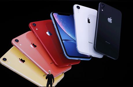 f Applu Tim Cook pedstavuje nov iPhone 11, 10. z 2019.