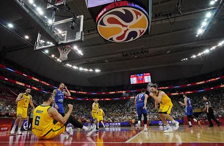 Radost australskch basketbalist v zpase s eskem.