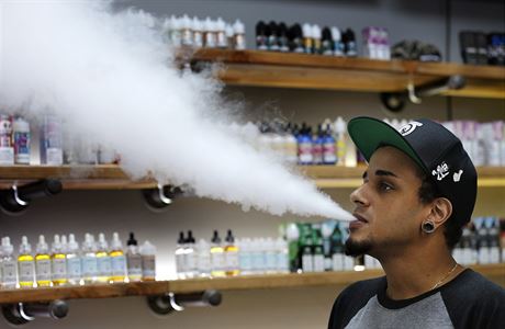 V USA bude zakázán prodej e-cigaret s příchutěmi. Amerika chce ochránit  zdraví teenagerů | Zdraví | Lidovky.cz