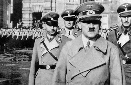První zprava za Hitlerem Reinhard Heydrich v Praze, která se mu stane osudnou
