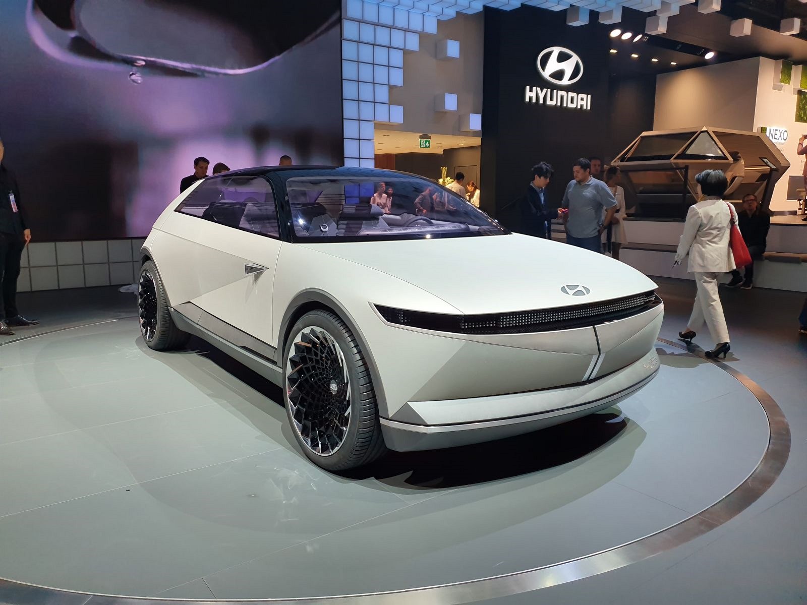 Elektro Frankfurt: Hyundai má futuristický koncept a ukazuje dobíjení  vodíkem | Byznys | Lidovky.cz