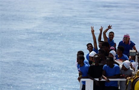Migranti na lodi - ilustraní foto.