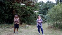Aktivistky Valerie Milner-Brown a Linda Davidsen vzltly na protest s drony...
