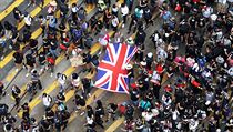 Protivldn demonstranti s britskou vlajkou