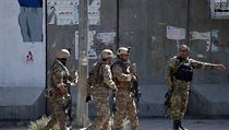 Afghnsk bezpenostn sly dor na msto vbuchu v Kbulu.