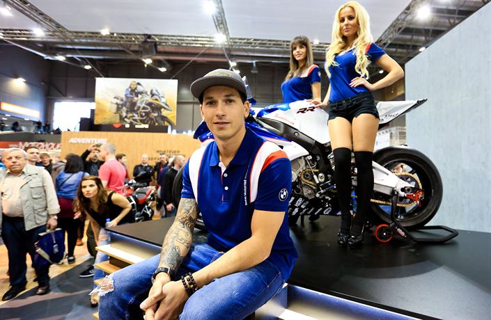 N�kdej�í elitní motocyklový závodník Luká� Pe�ek.