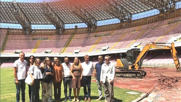 Zástupci firmy, kteří mají na starost rekonstrukci stadionu Neapole.