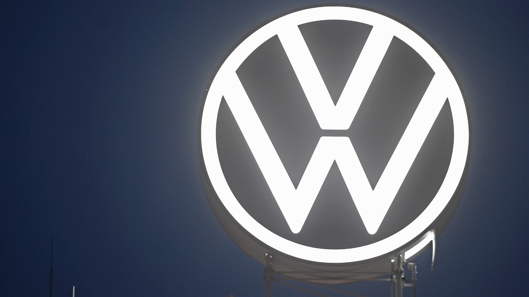 Volkswagen představil nové logo na autosalonu ve Frankfurtu nad Mohanem, 9....