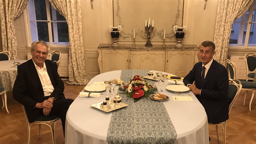 Prezident Miloš Zeman se setkal s premiérem Andrejem Babišem v Lánech.