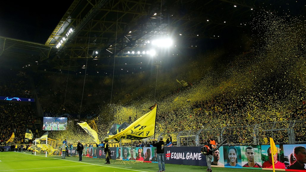 Fanouci Borussie Dortmund pedvedli nádherné choreo ped duelem s Barcelonou v...